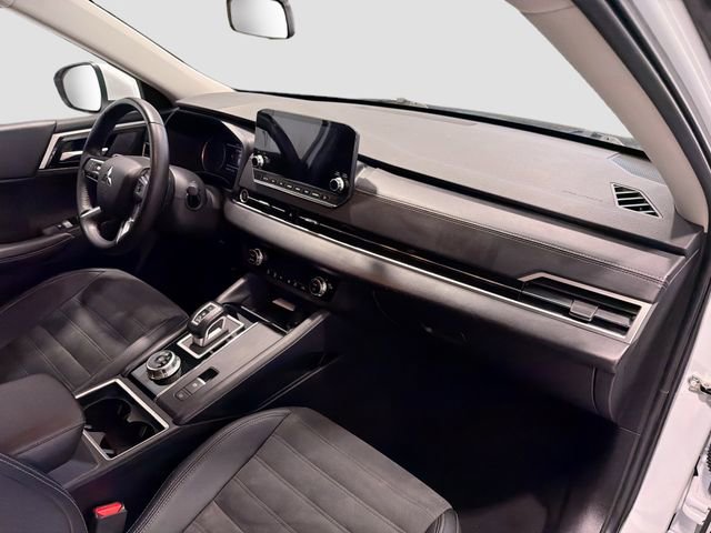 Used 2023 Mitsubishi Outlander SE image 27