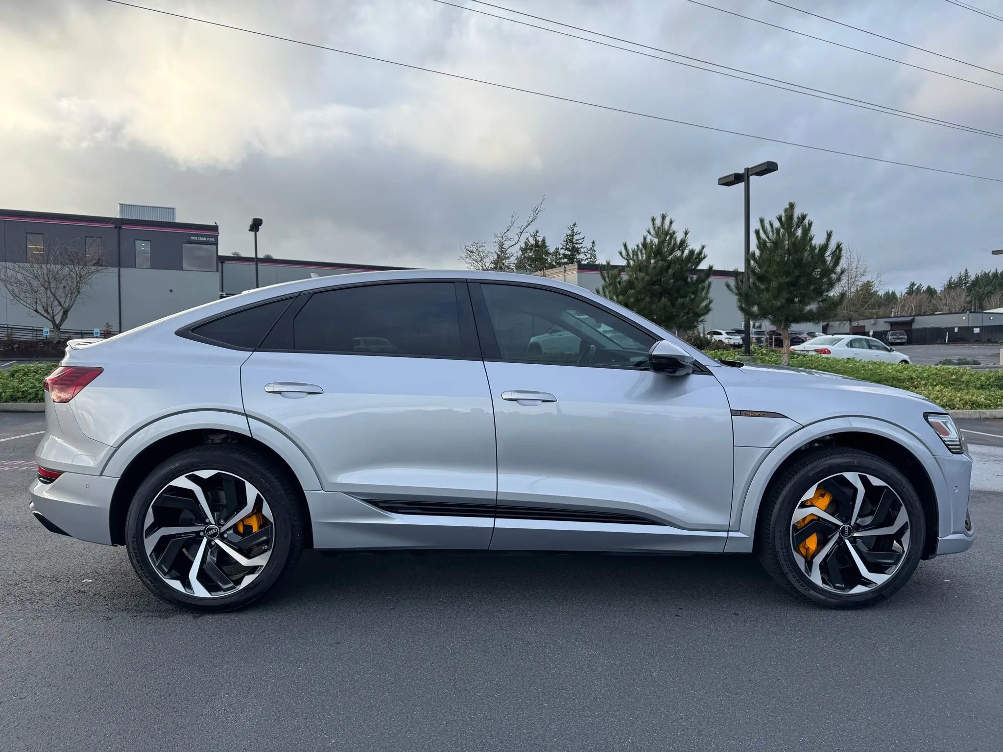 Used 2022 Audi e-tron Premium Plus w/ Premium Plus Package image 12