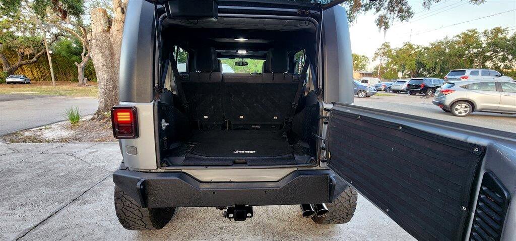Used 2016 Jeep Wrangler Unlimited Sahara w/ Connectivity Group image 31