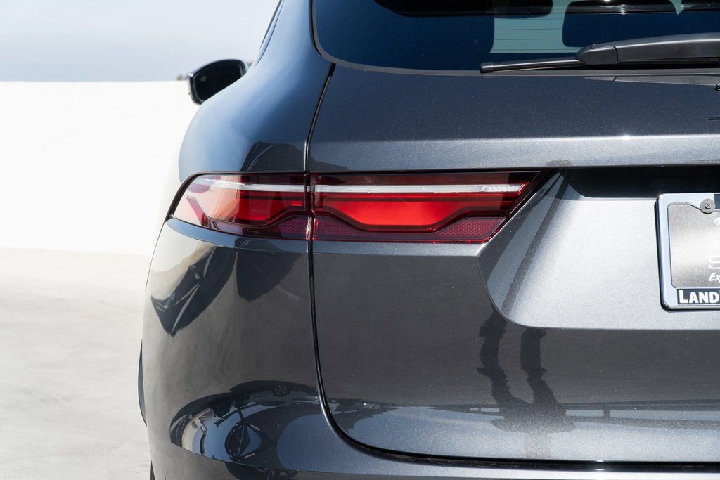 Used 2025 Jaguar F-PACE R-Dynamic S AWD/4WD image 5