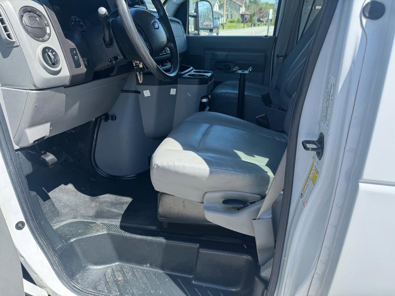 Used 2012 Ford E-250 and Econoline 250 w/ Insulation Pkg RWD image 15