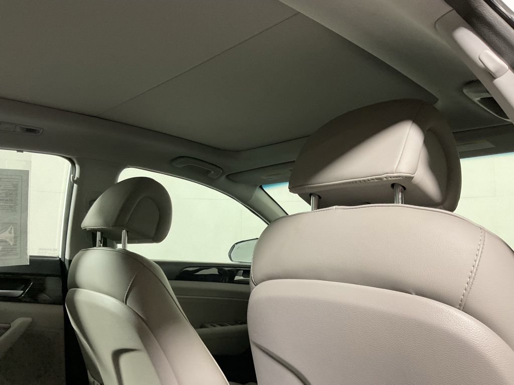 Used 2016 Hyundai Sonata Limited w/ Option Group 05 FWD image 3