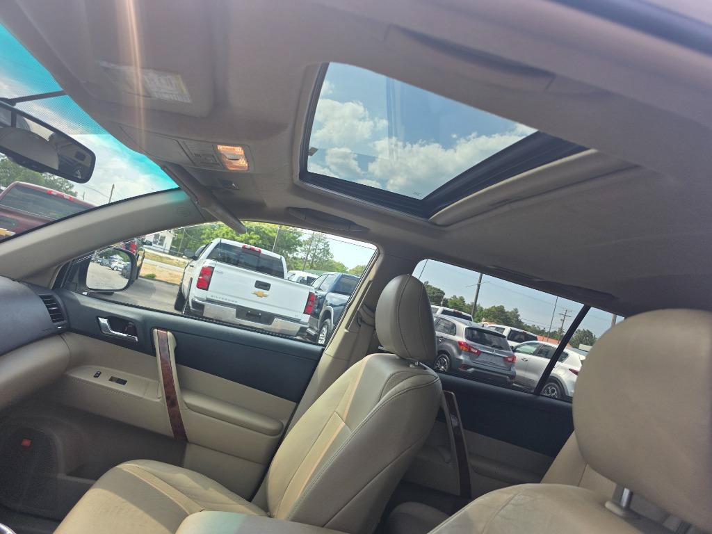 Used 2012 Toyota Highlander Limited FWD image 17