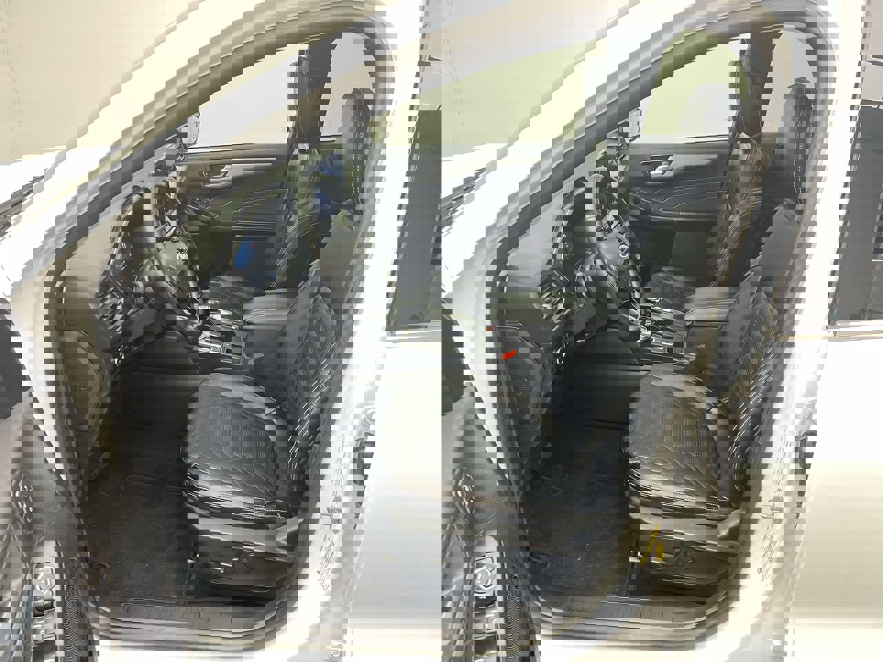 Certified 2024 Ford Escape Platinum w/ Premium Technology Package image 3