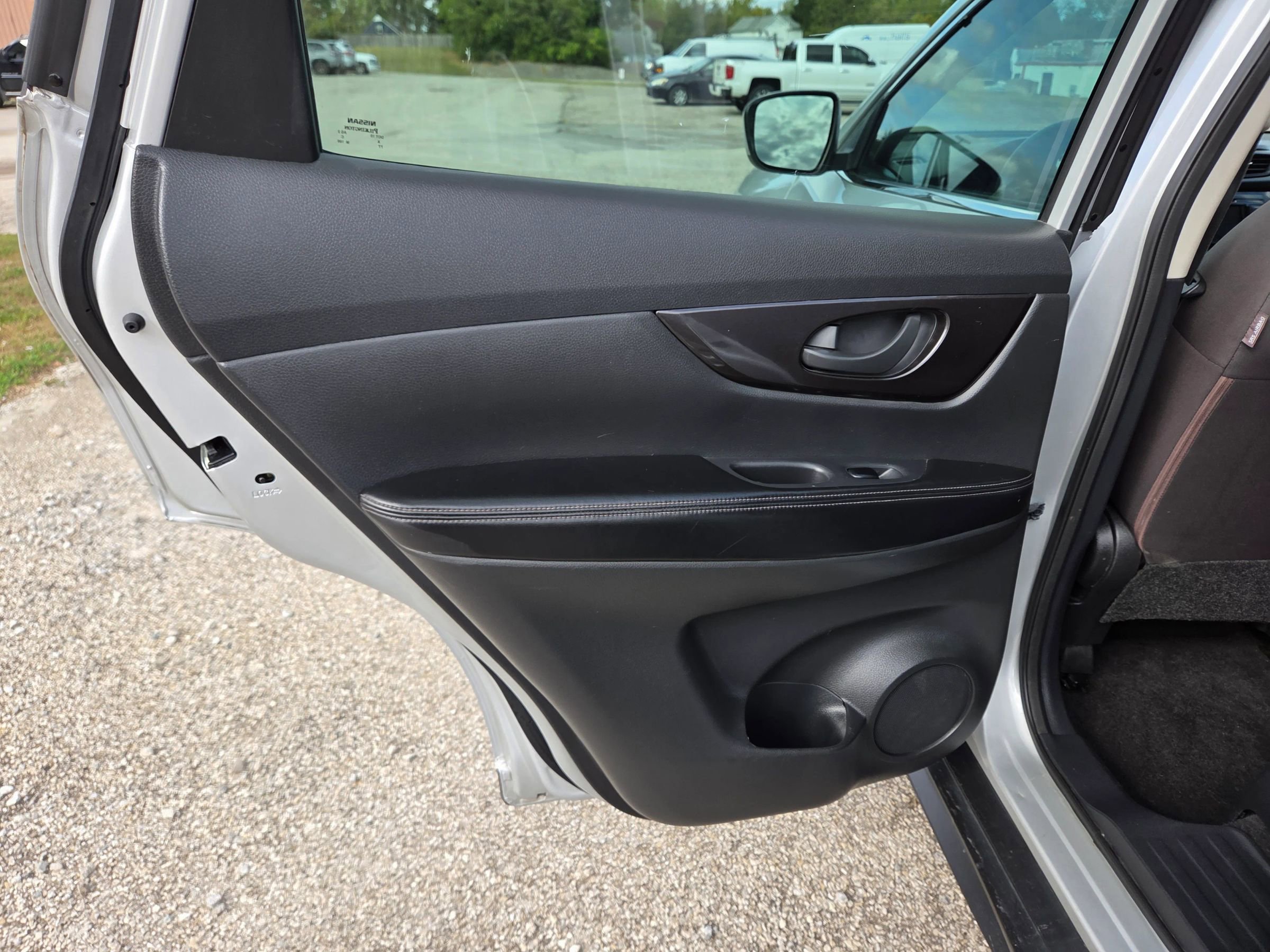 Used 2019 Nissan Rogue S FWD image 15