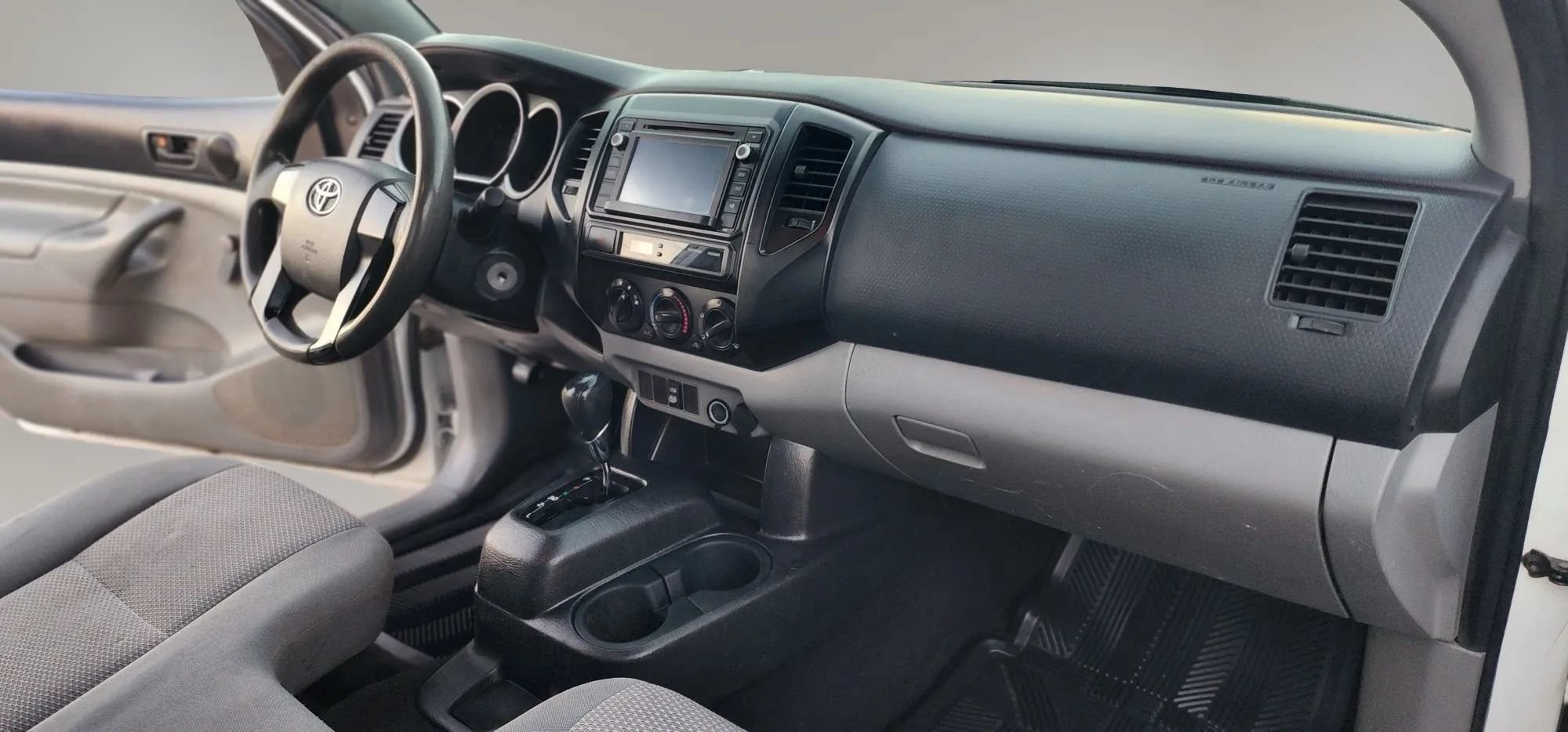 Used 2014 Toyota Tacoma 2WD Regular Cab image 12