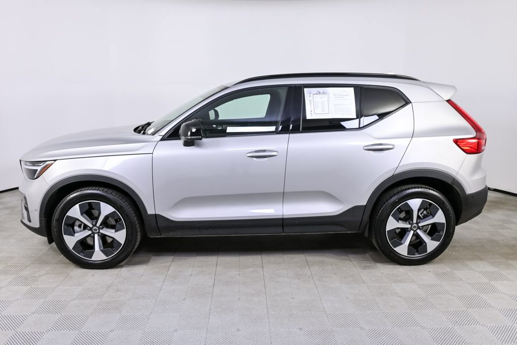 Certified 2025 Volvo XC40 B5 Plus image 2