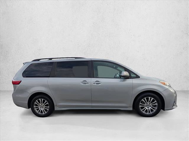 Used 2018 Toyota Sienna XLE image 4