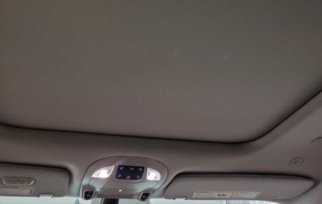 Used 2024 Chrysler Pacifica Limited FWD image 4