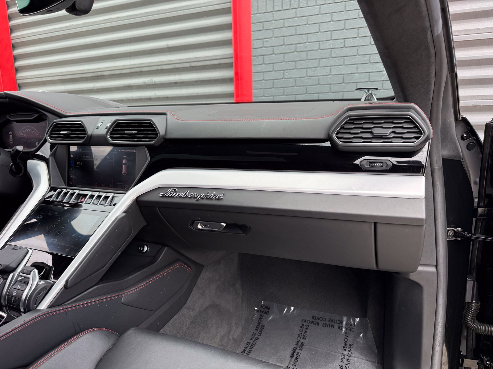 Used 2019 Lamborghini Urus AWD/4WD image 33