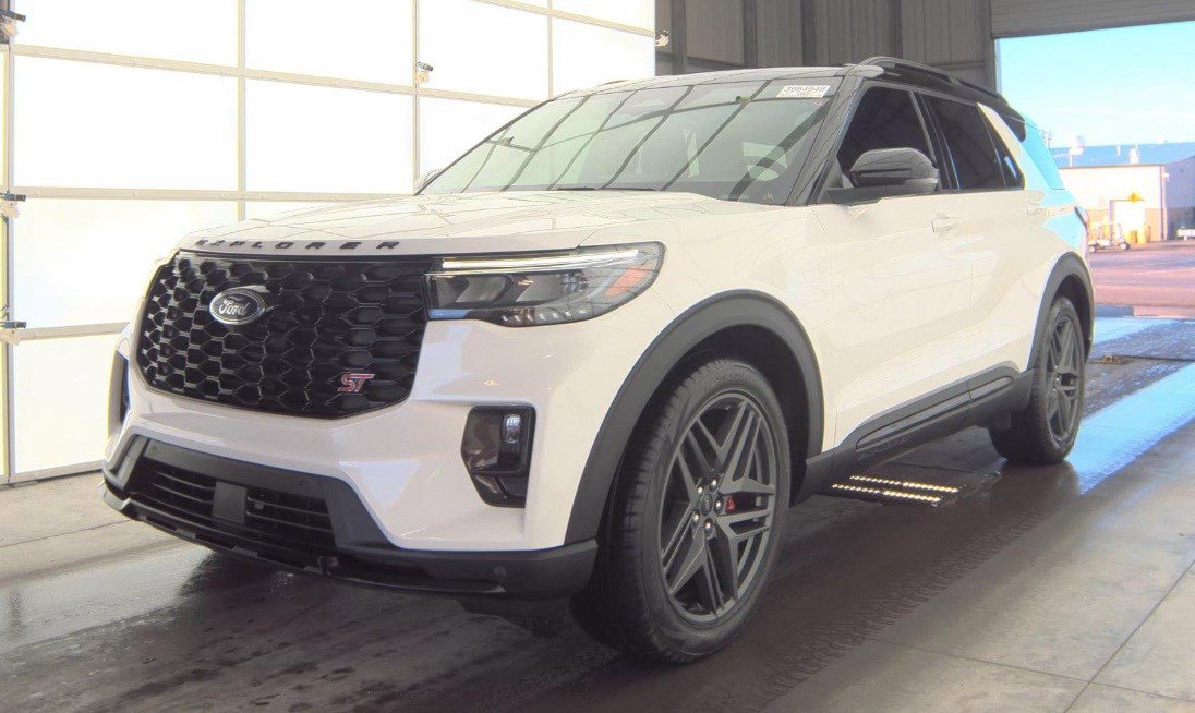 Used 2025 Ford Explorer ST image 16