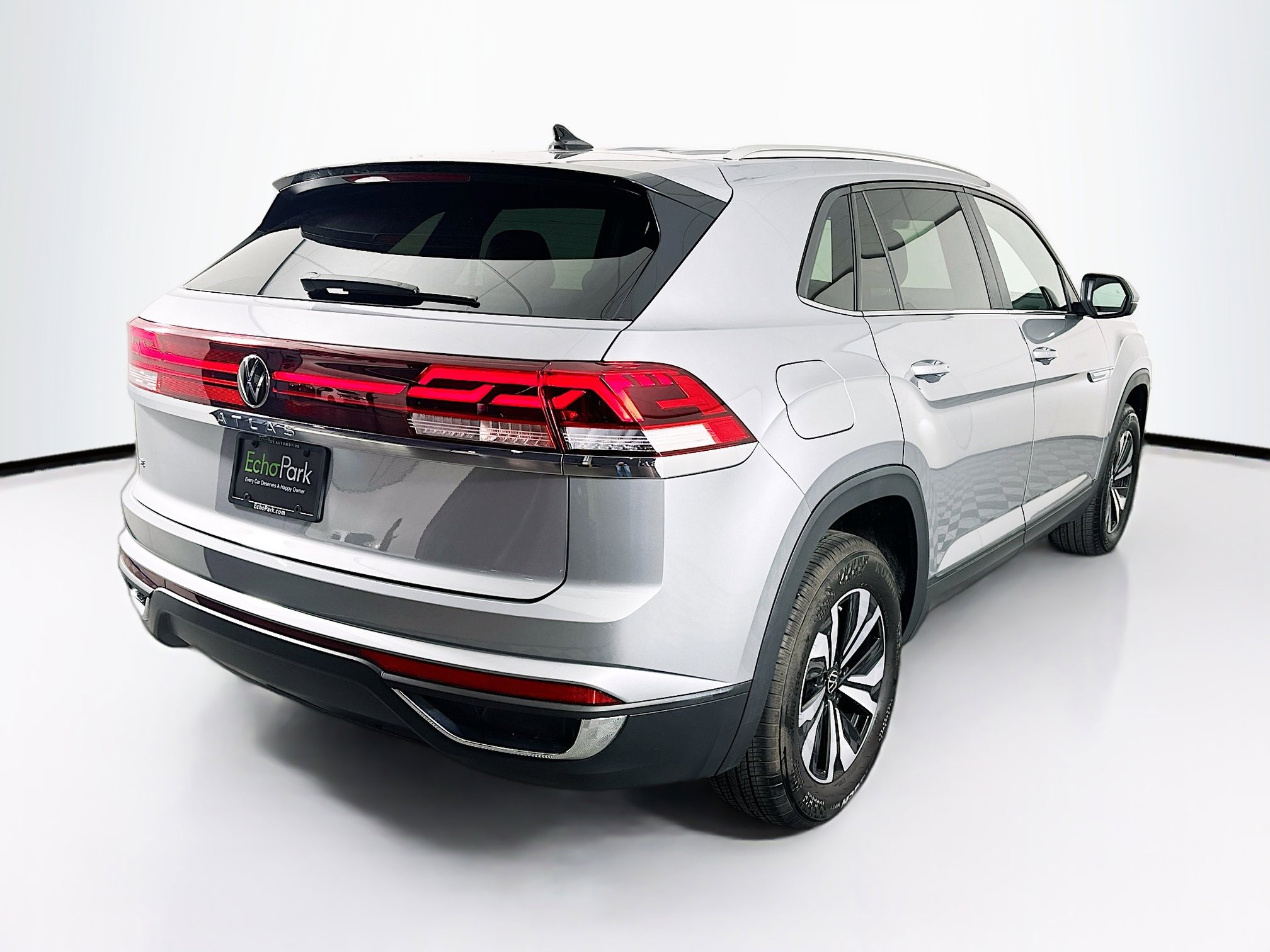 Used 2025 Volkswagen Atlas Cross Sport SE FWD image 9