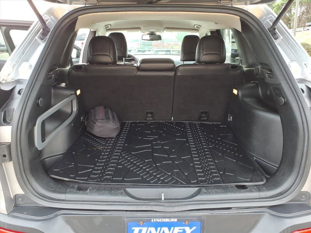 Used 2017 Jeep Cherokee Trailhawk w/ Cold Weather Group image 20