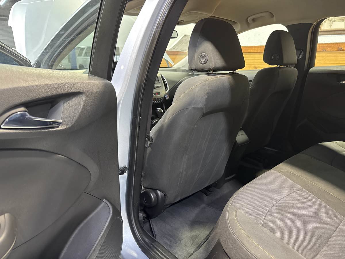 Used 2017 Chevrolet Cruze LS FWD image 23