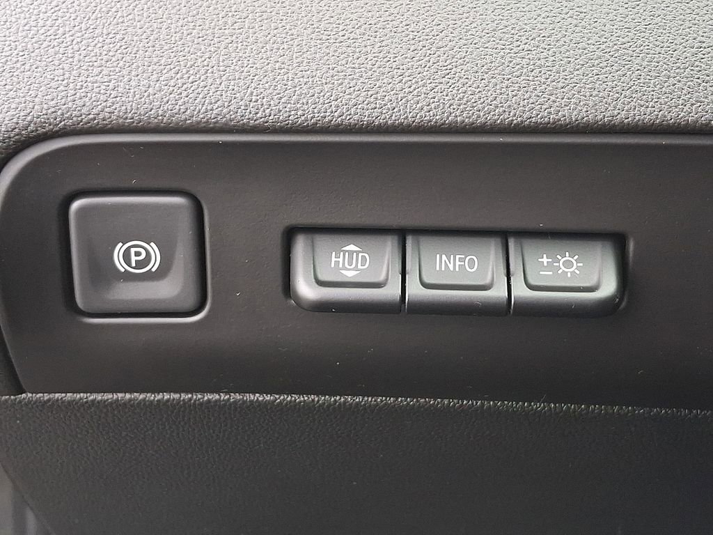 Used 2024 Buick Enclave Avenir w/ Avenir Technology Package image 27