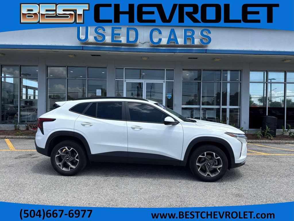 Used 2025 Chevrolet Trax LT FWD image 1