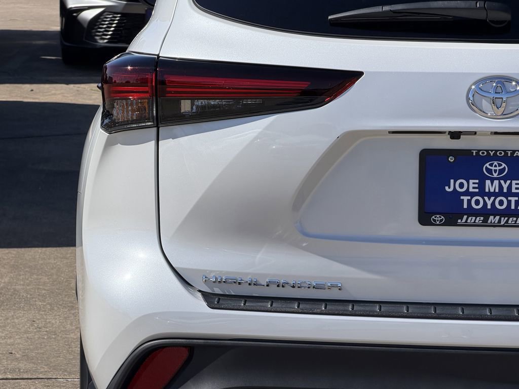 Used 2024 Toyota Highlander XSE FWD image 10