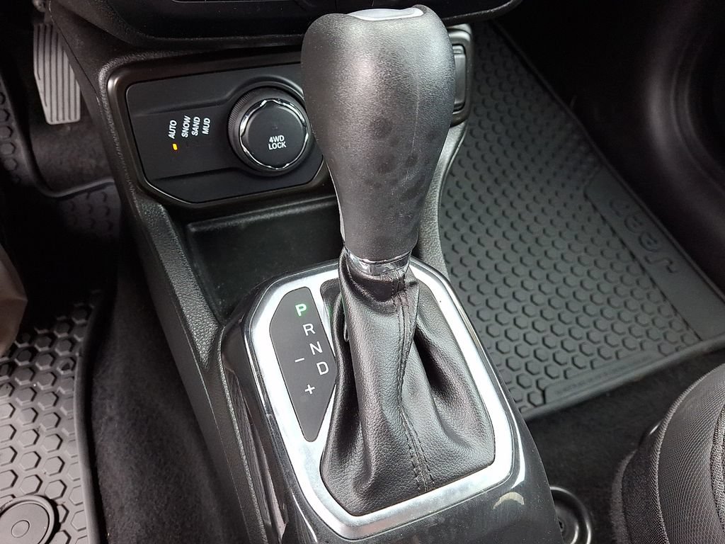 Used 2022 Jeep Renegade Latitude AWD/4WD image 15