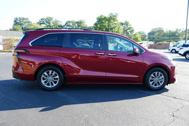 Used 2023 Toyota Sienna XLE FWD image 10