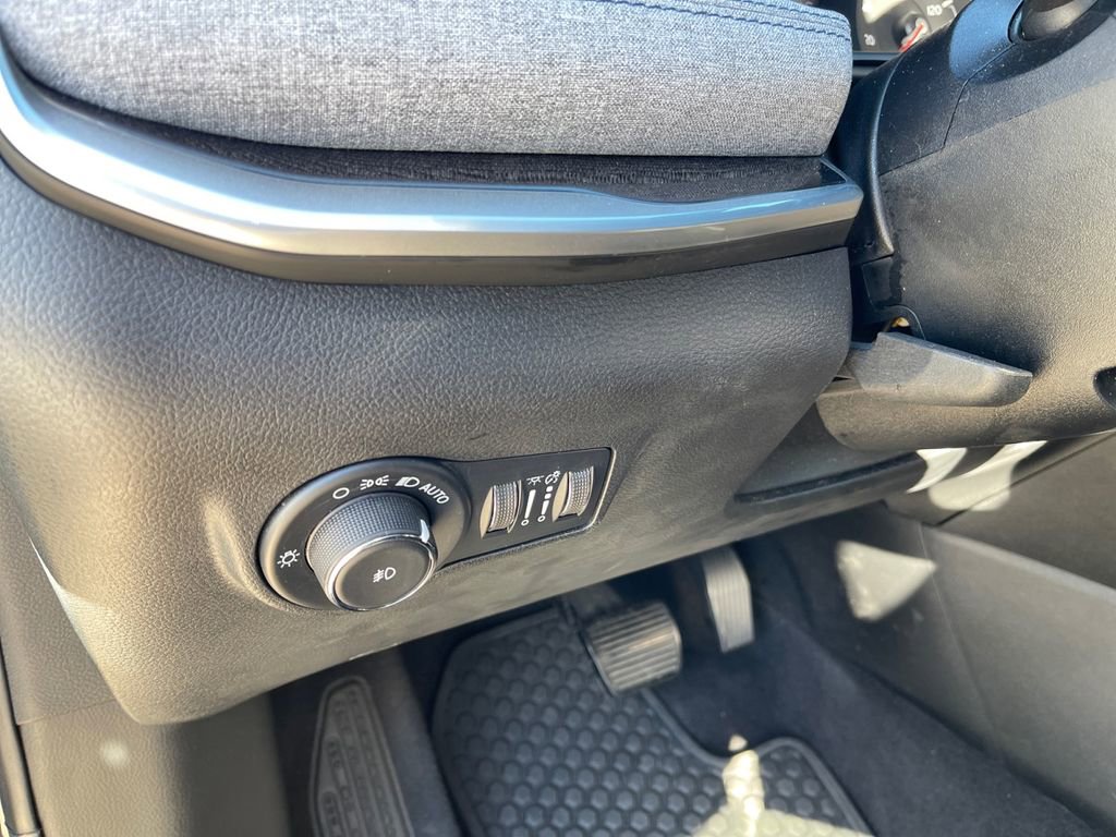 Used 2023 Jeep Compass Latitude w/ Convenience Group image 28