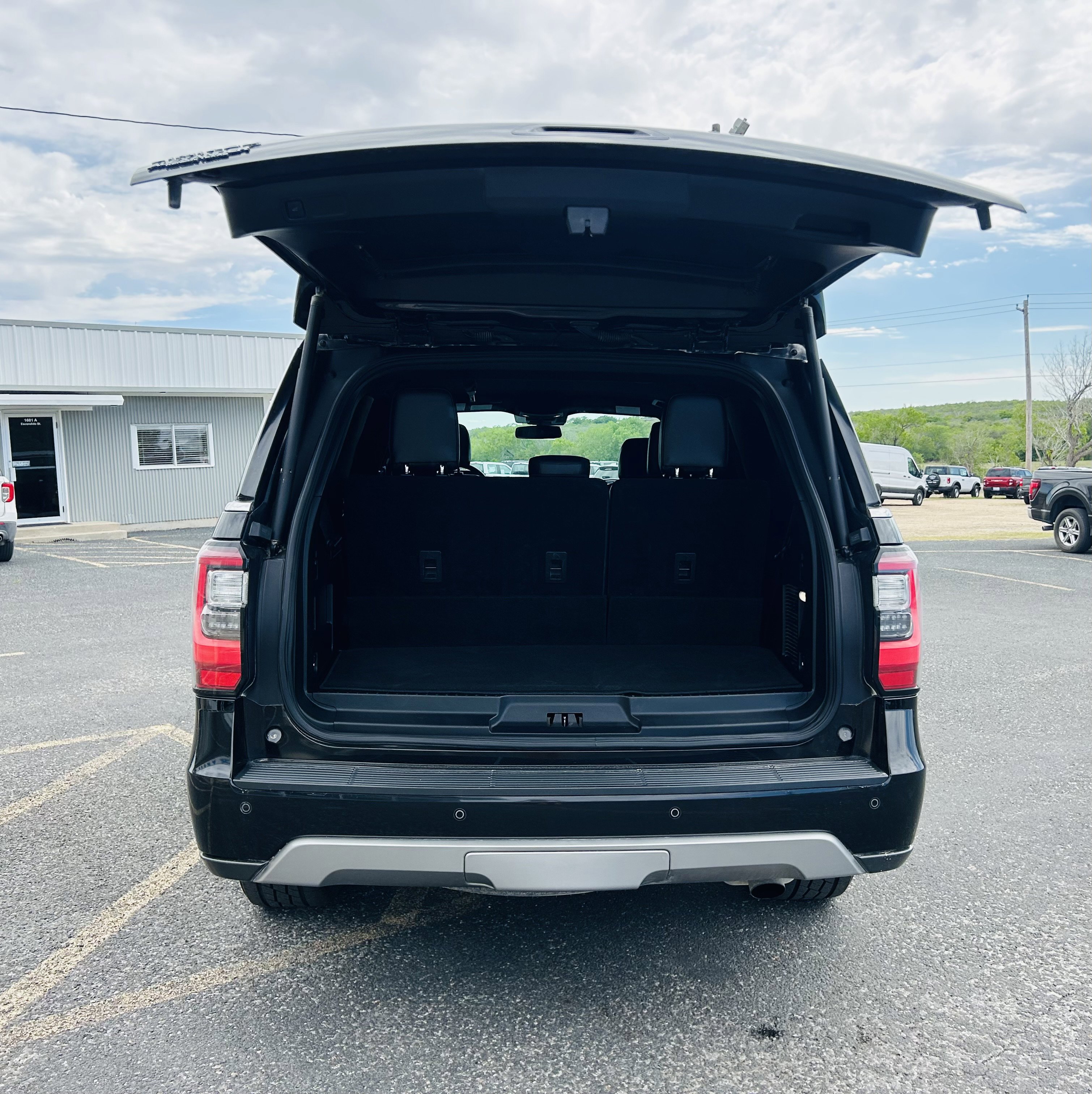 Used 2021 Ford Expedition Limited image 9