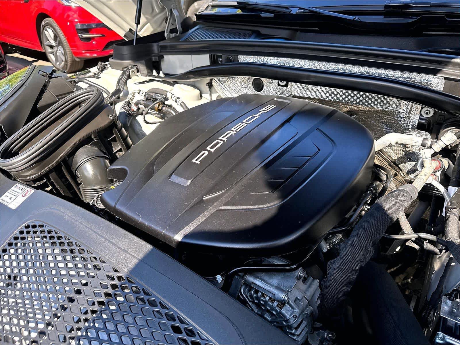Used 2020 Porsche Macan AWD/4WD image 34