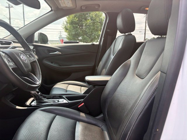 Used 2020 Buick Encore GX Essence w/ Experience Buick Package FWD image 29