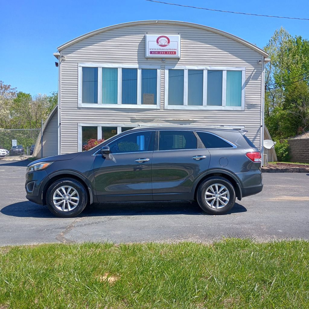 Used 2018 Kia Sorento LX FWD image 2