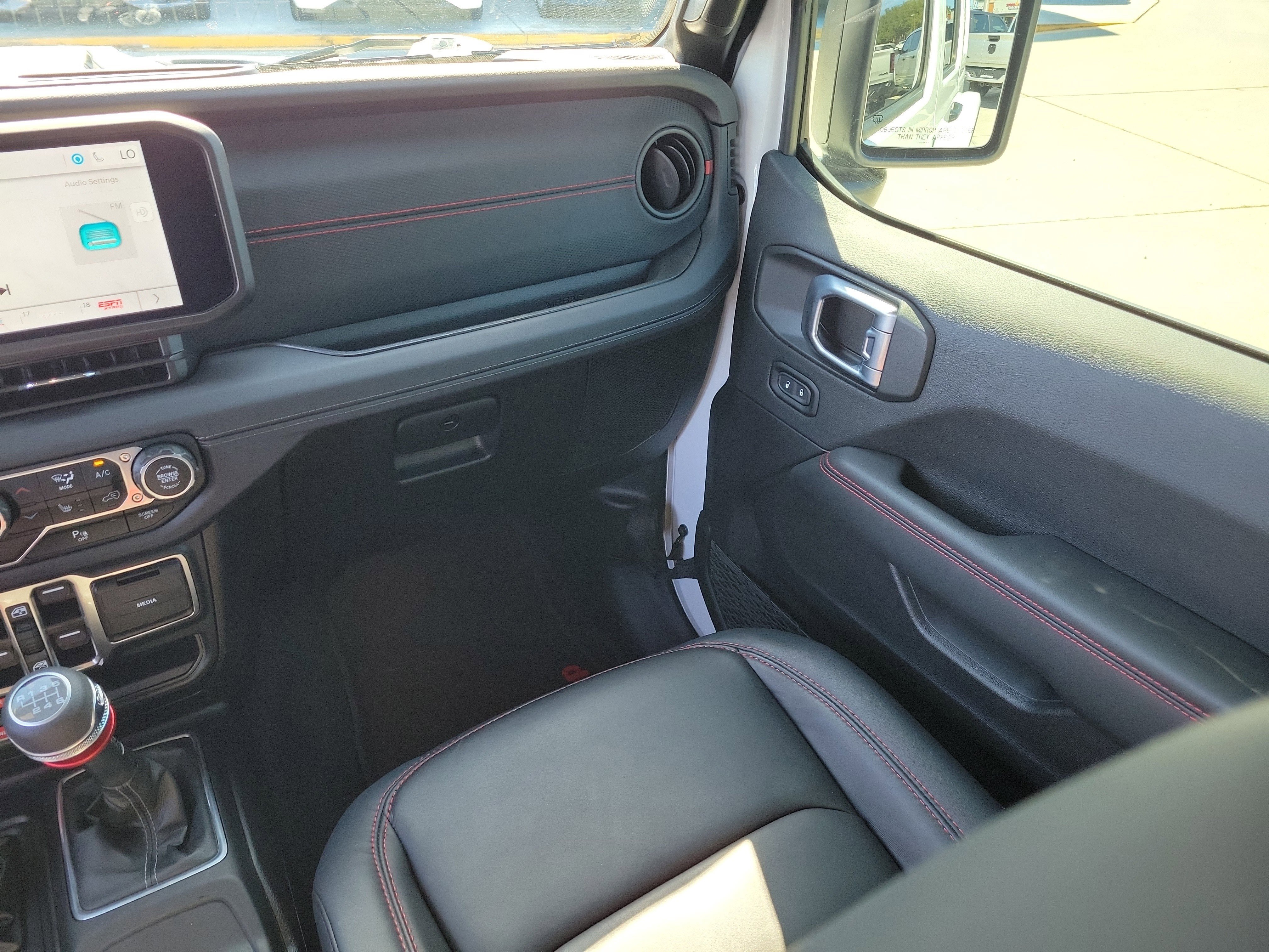 Used 2024 Jeep Wrangler Unlimited Rubicon AWD/4WD image 18
