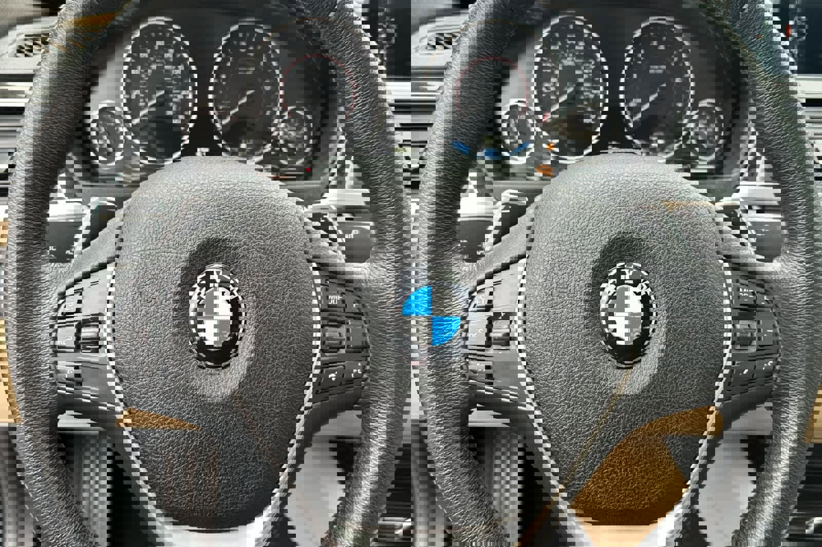 Used 2017 BMW 330e image 25