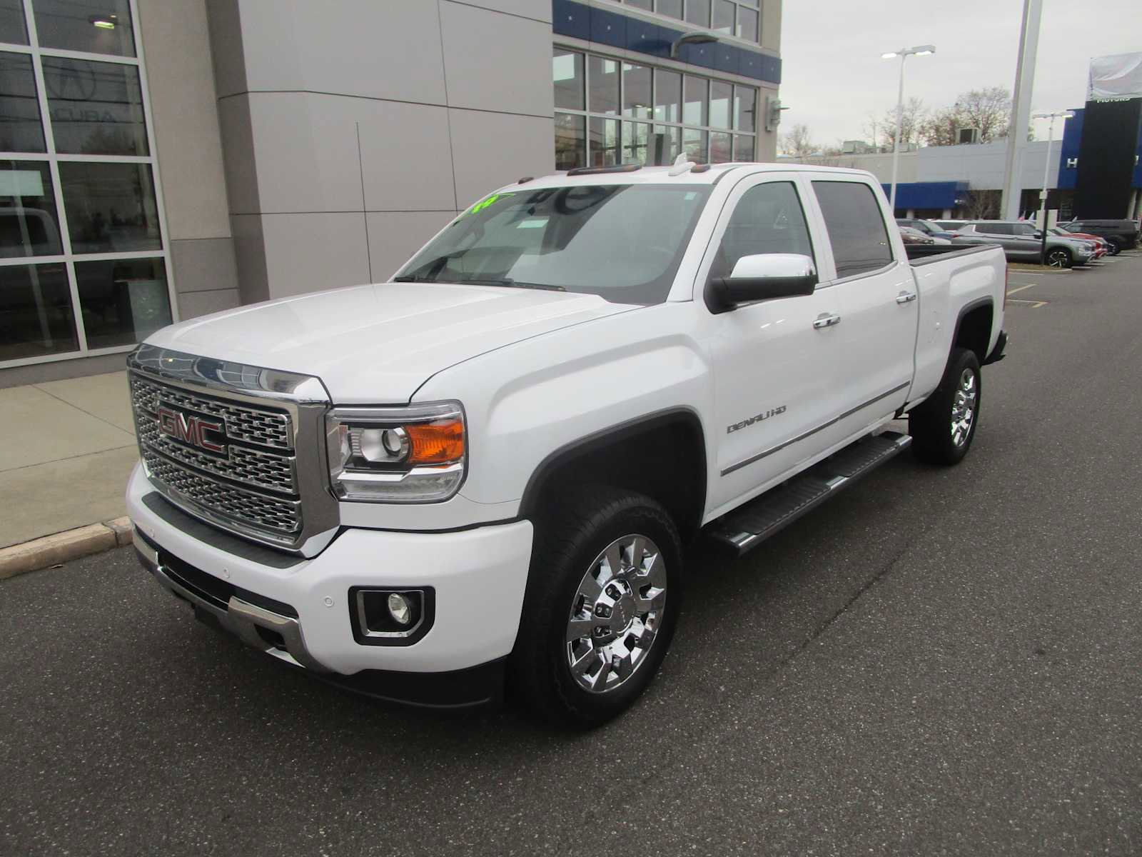 Used 2019 GMC Sierra 2500 Denali image 2