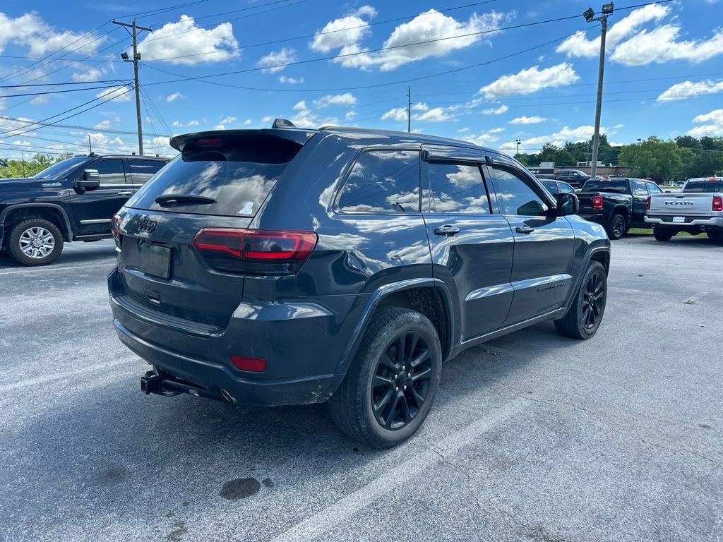 Used 2018 Jeep Grand Cherokee Altitude AWD/4WD image 3