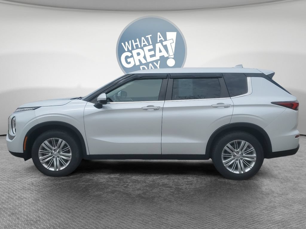 Used 2023 Mitsubishi Outlander ES AWD/4WD image 7
