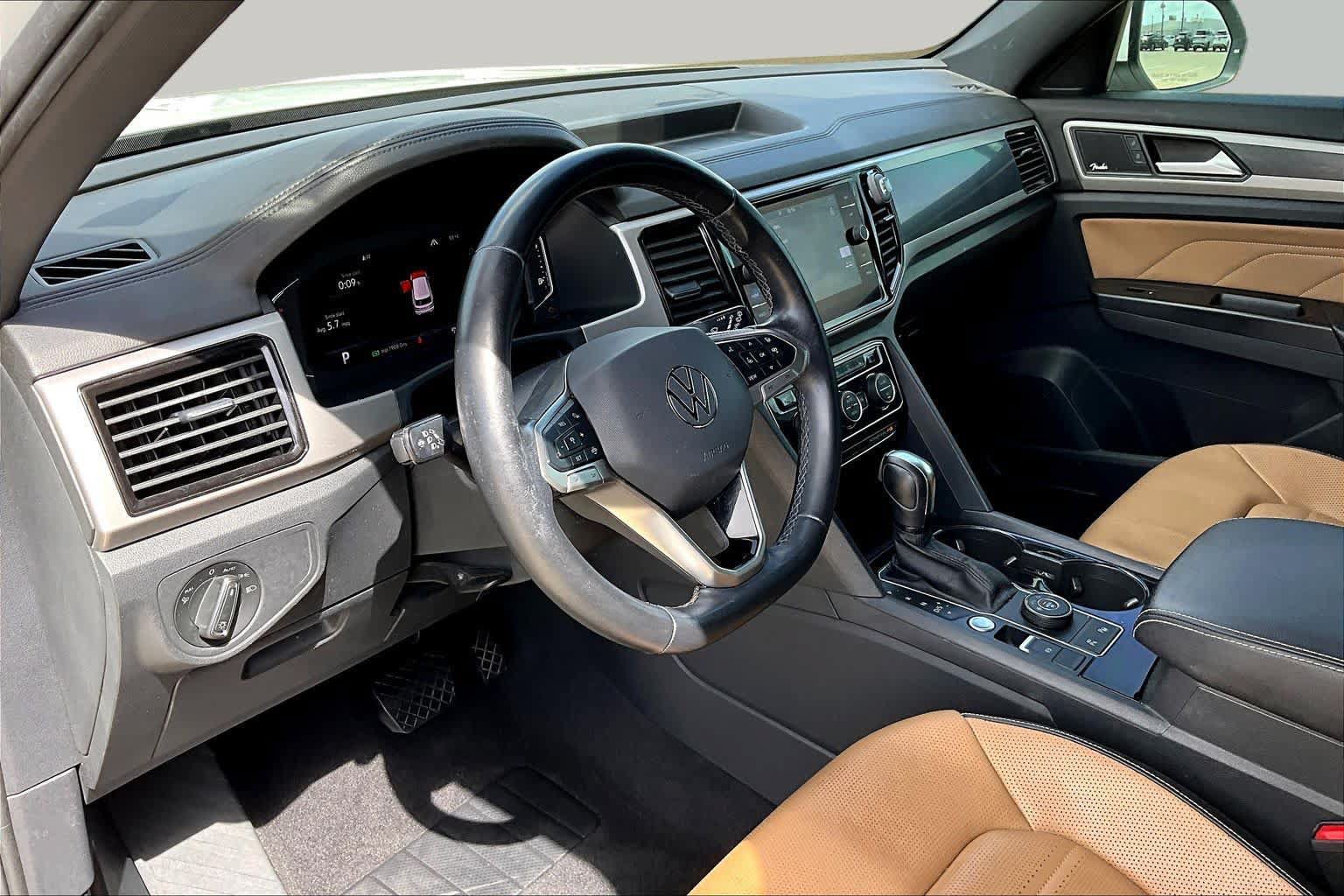 Used 2020 Volkswagen Atlas Cross Sport SEL Premium w/ Cross Sport MDO Package AWD/4WD image 17