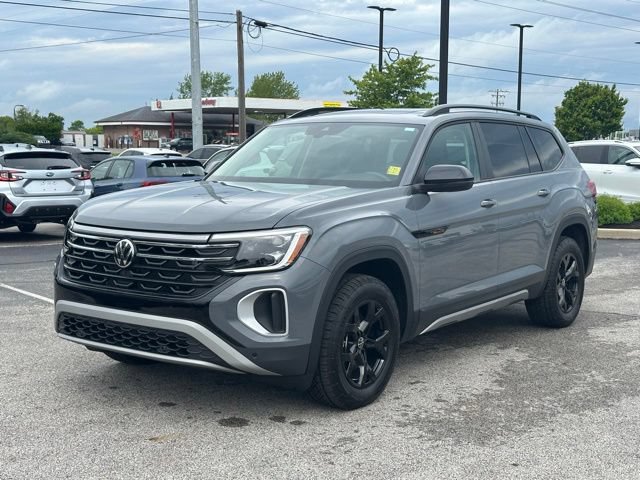 Certified 2025 Volkswagen Atlas Peak Edition SE AWD/4WD image 3