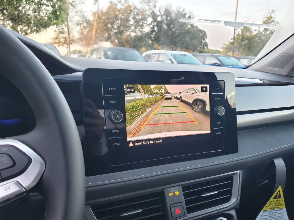 New 2025 Volkswagen Taos SE image 11