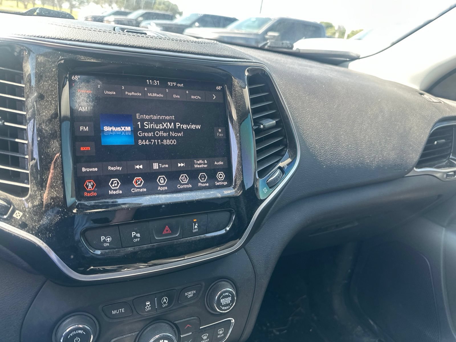 Used 2019 Jeep Cherokee Limited w/ Technology Group FWD image 14