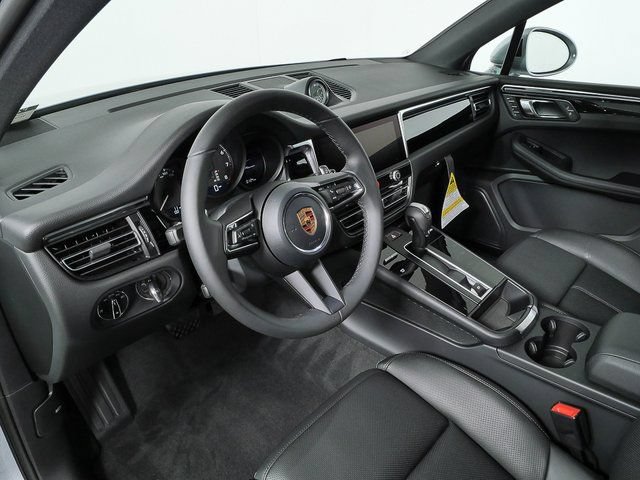Certified 2026 Porsche Macan AWD/4WD image 4