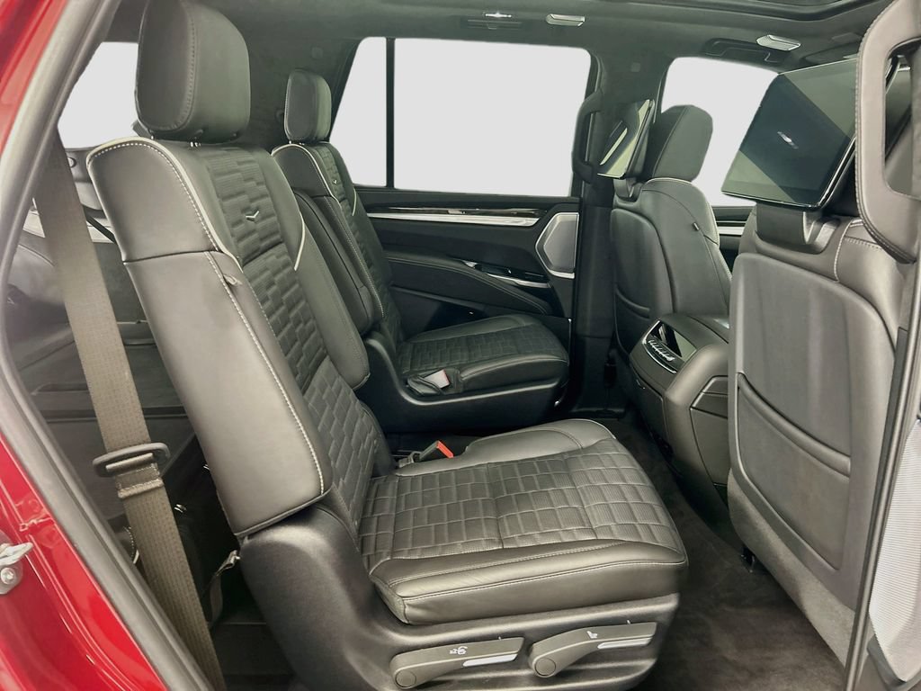 Used 2025 Cadillac Escalade Sport Platinum w/ LPO, ONYX Package AWD/4WD image 21