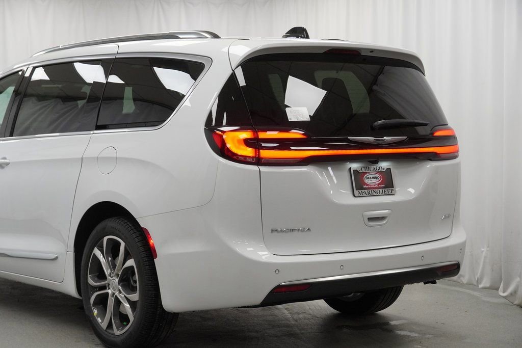 New 2026 Chrysler Pacifica Pinnacle image 13