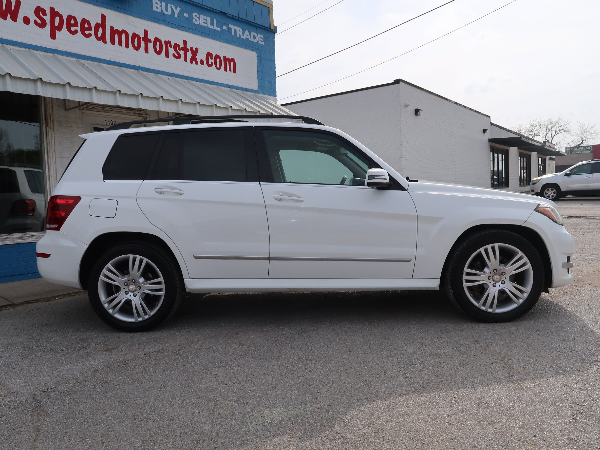 Used 2015 Mercedes-Benz GLK 250 BlueTEC 4MATIC image 4