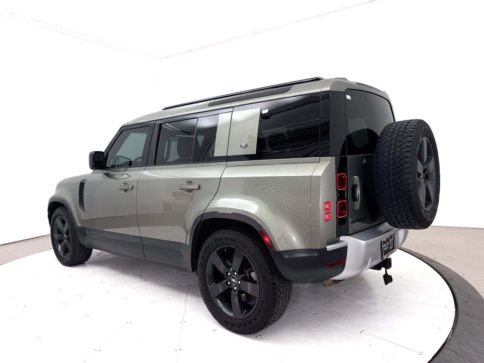 Used 2022 Land Rover Defender 110 SE AWD/4WD image 16