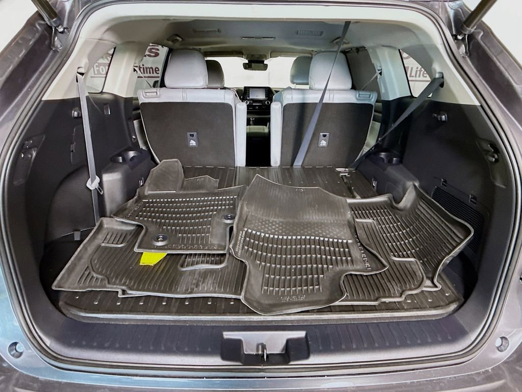Used 2021 Toyota Highlander XLE image 29