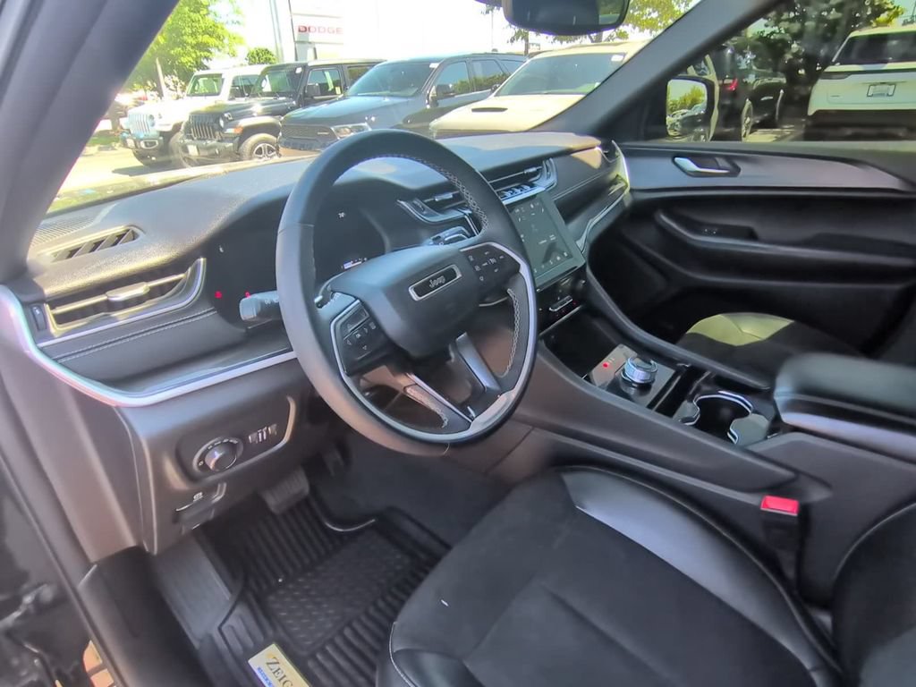 Used 2023 Jeep Grand Cherokee L Laredo AWD/4WD image 10