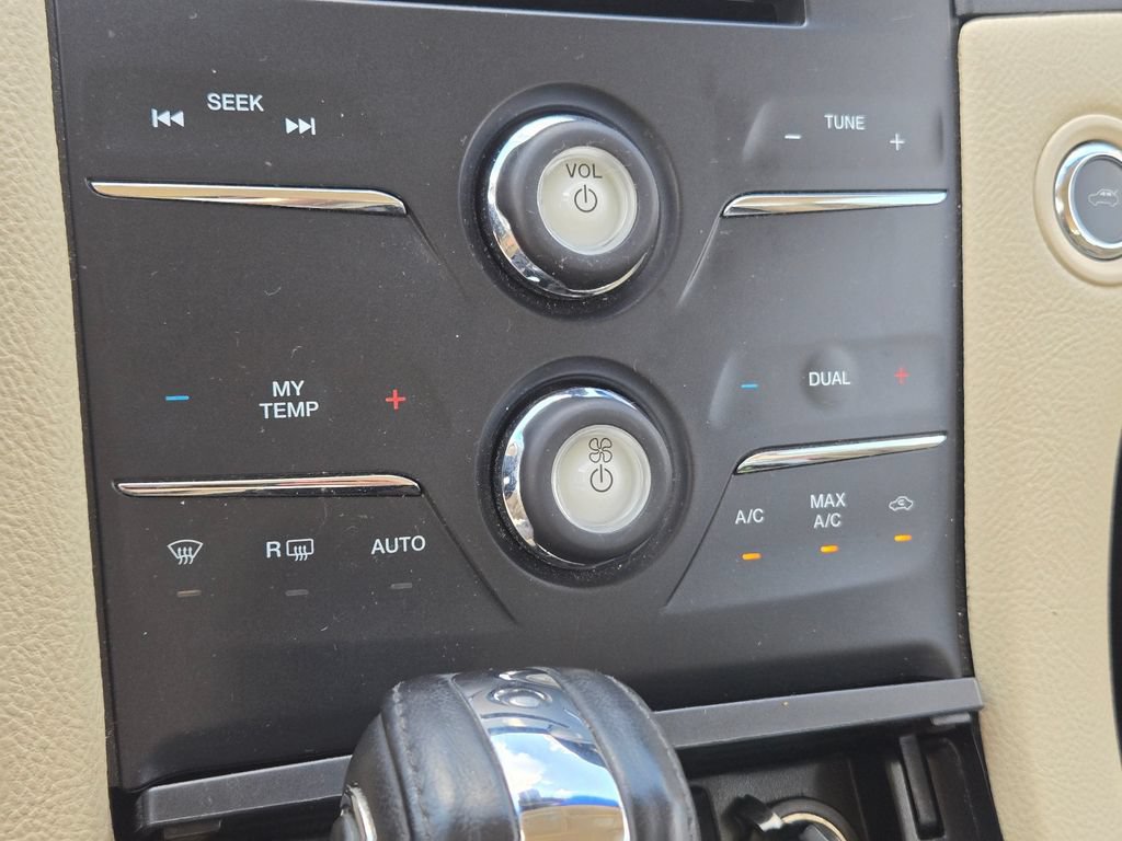 Used 2017 Ford Taurus SEL w/ Equipment Group 201A FWD image 17