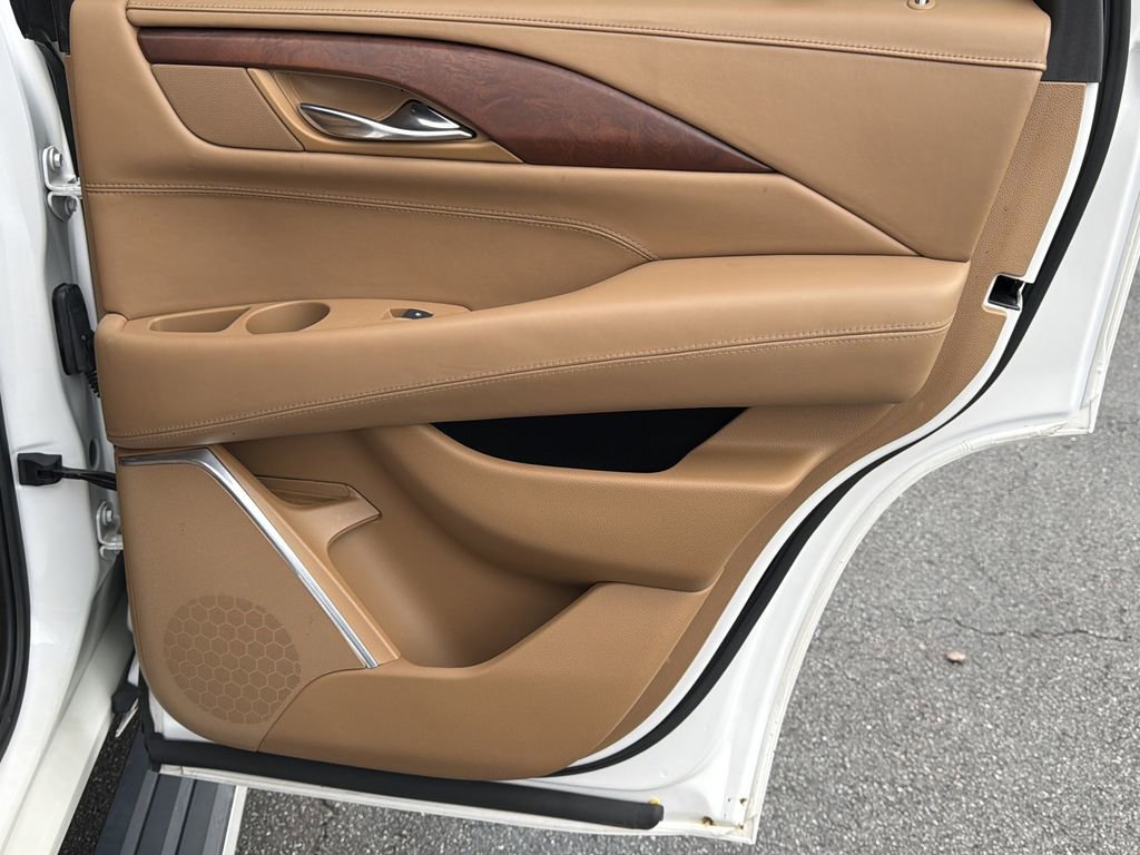 Used 2016 Cadillac Escalade Platinum image 16