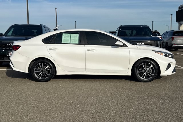 Certified 2022 Kia Forte LXS FWD image 3