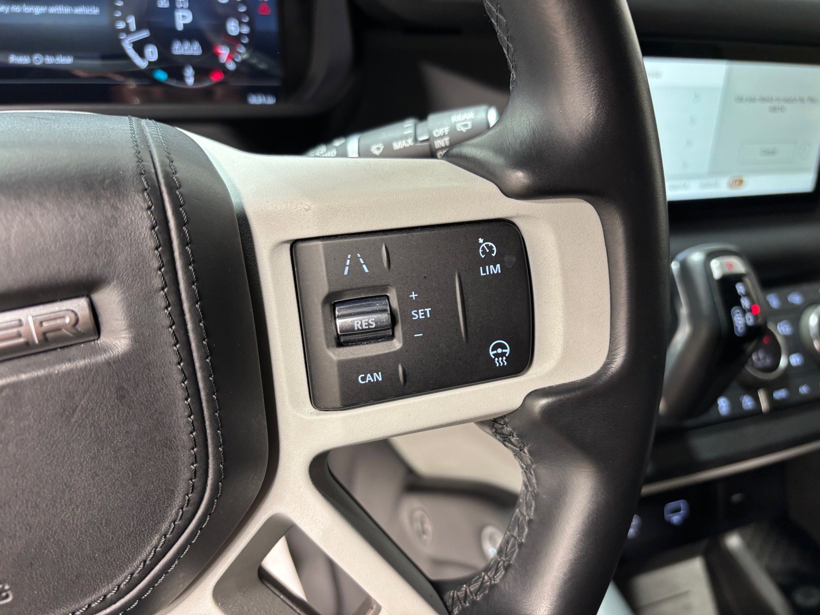 Used 2023 Land Rover Defender 110 X-Dynamic SE image 19