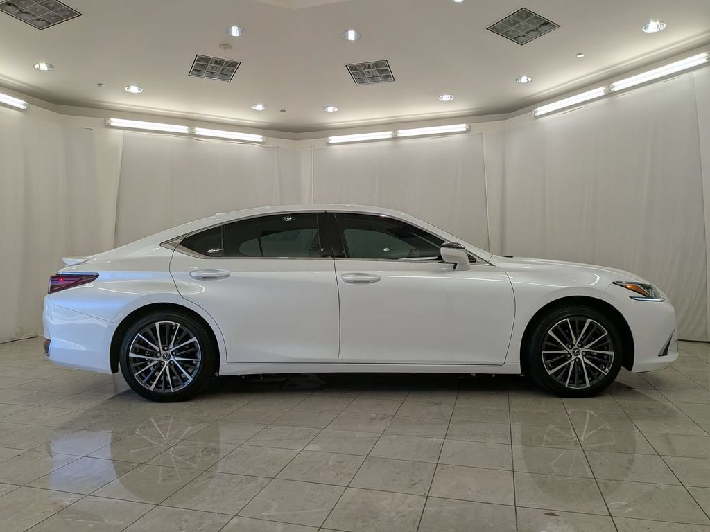 Used 2025 Lexus ES 300h w/ Premium Package FWD image 11