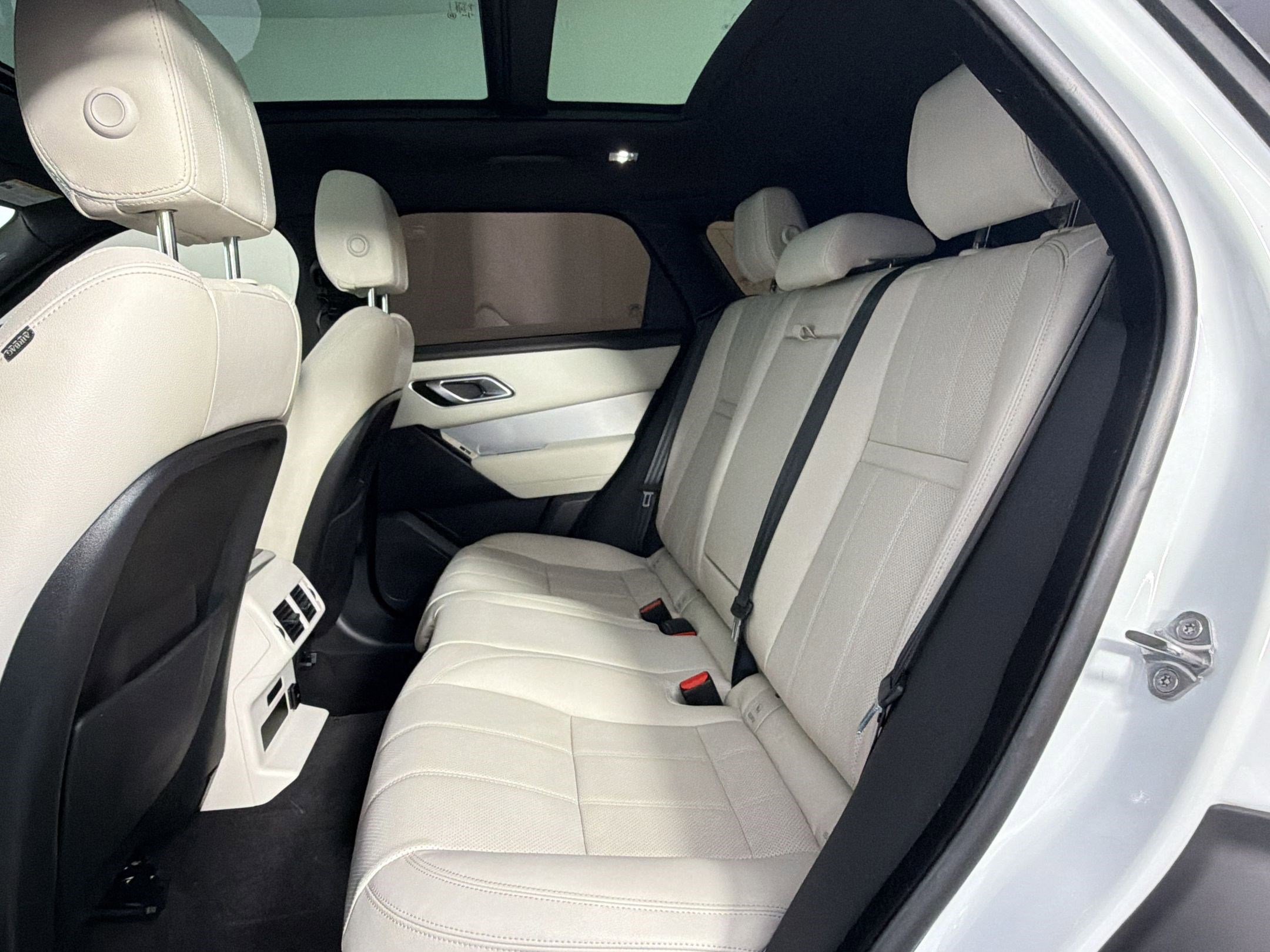 Used 2022 Land Rover Range Rover Velar R-Dynamic S image 14